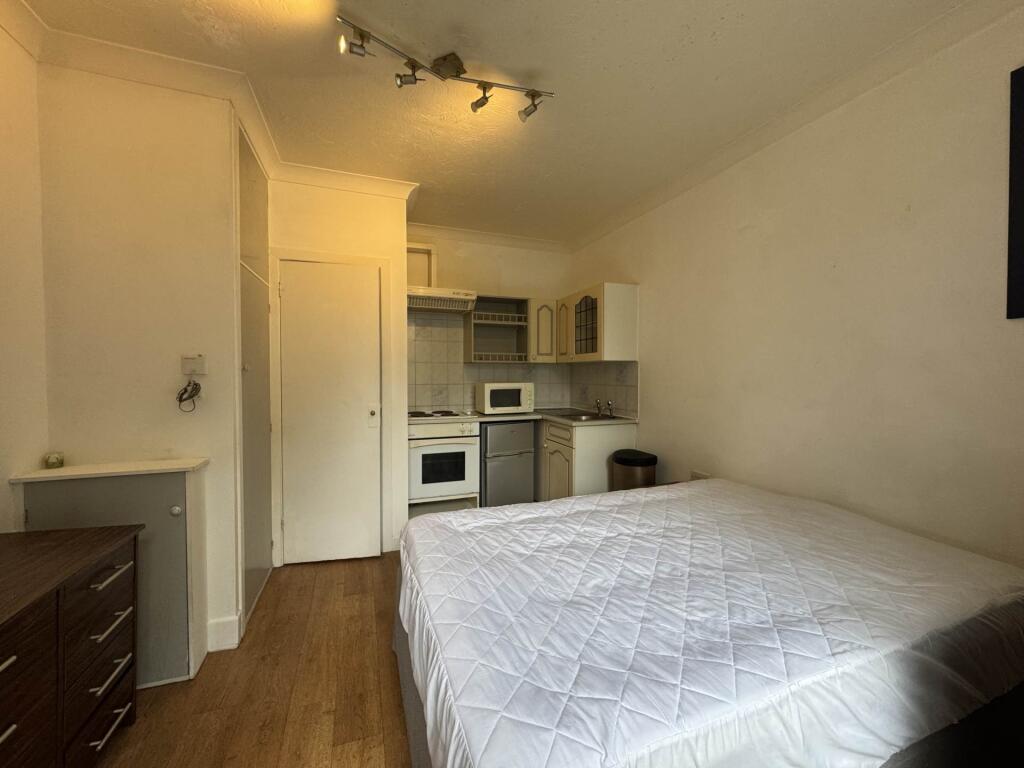 Please enquire online only for this flat on Braidley Road, Bournemouth