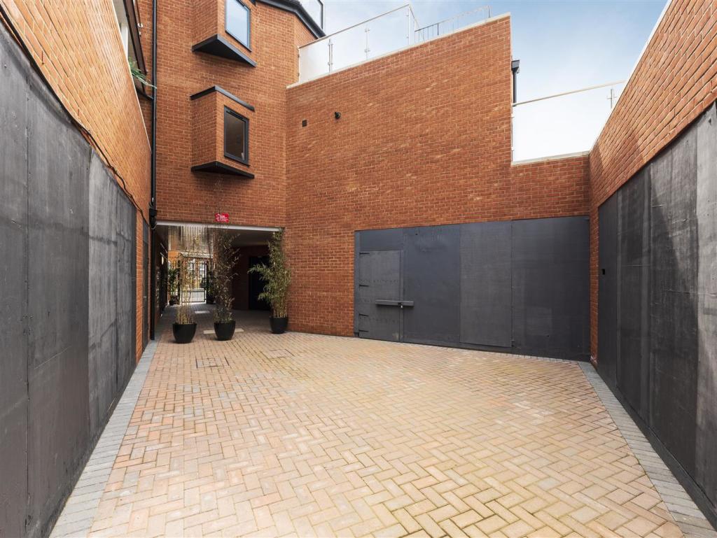 Front Garden 2.jpg