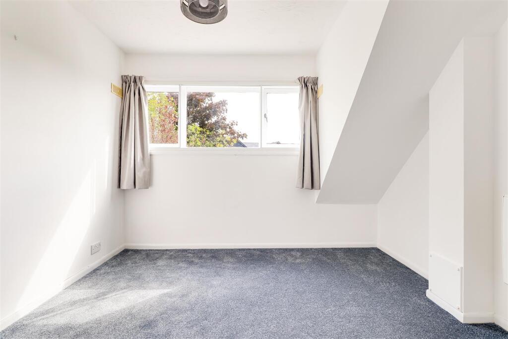 Bedroom 2 (2)