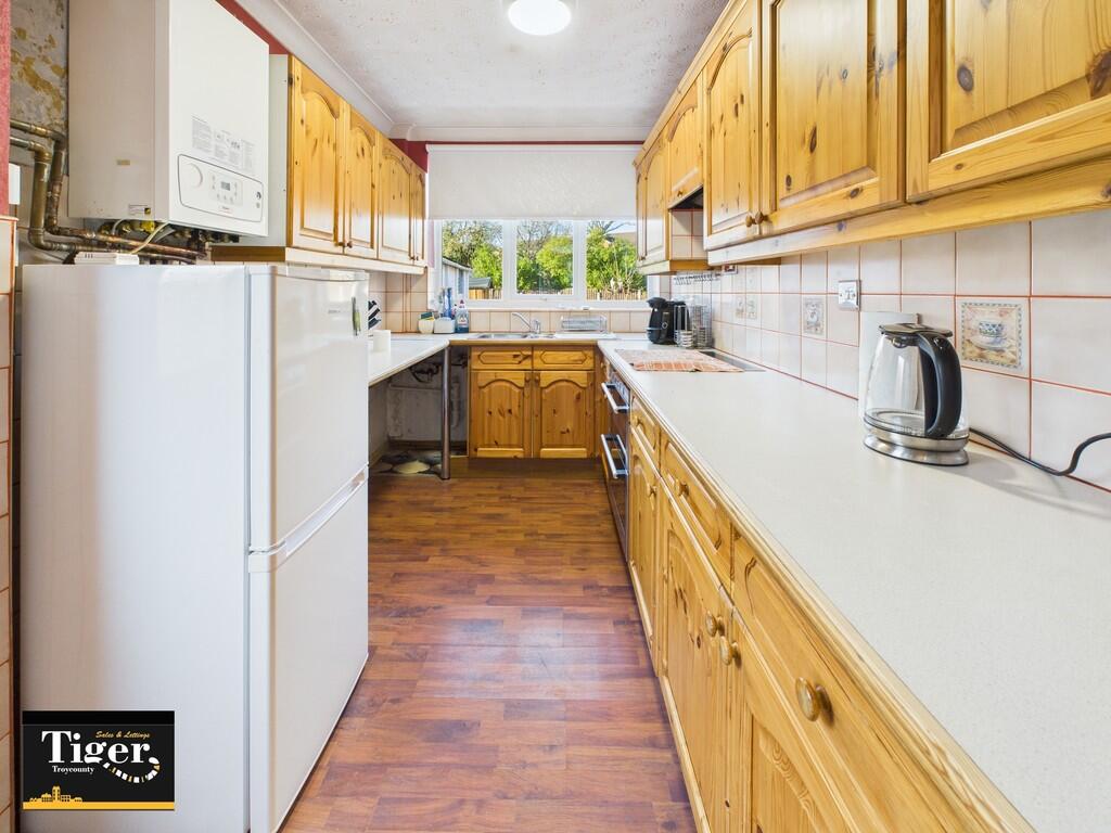 CAM02176G0-PR0762...