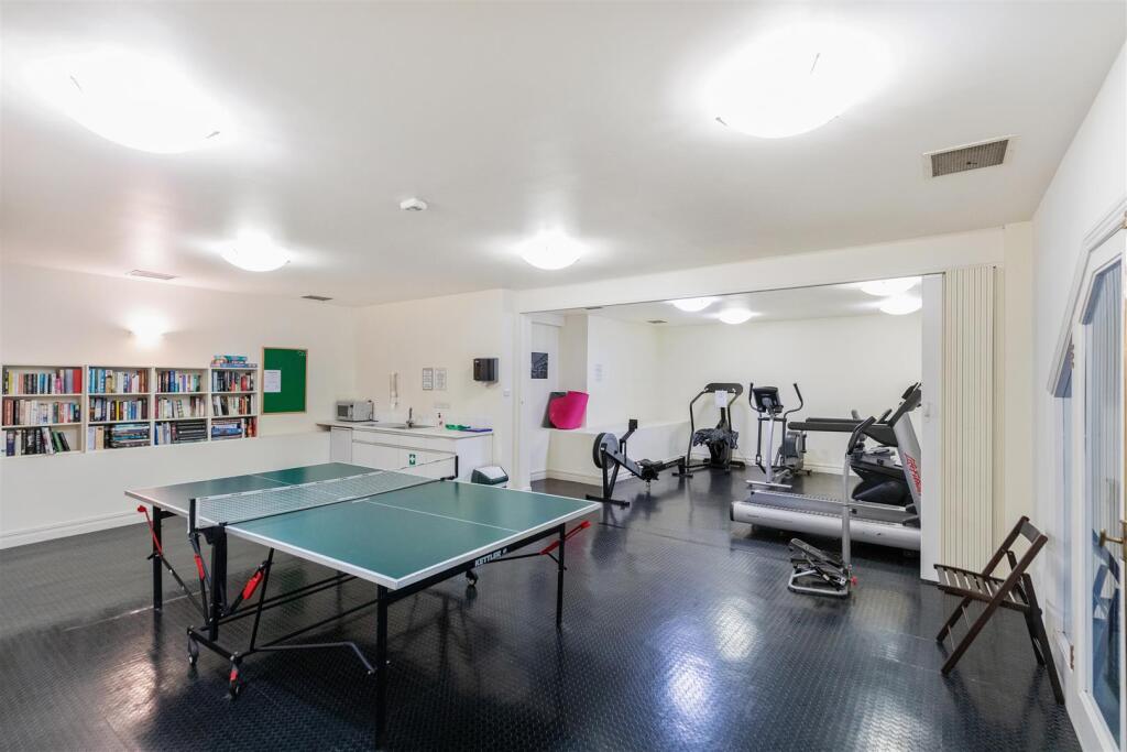 181020245_SBSM _12 Stanmore Hall Wood Lane _HA7 4J