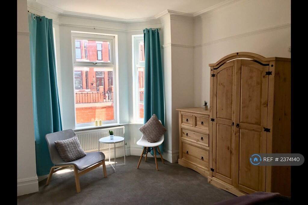 Bedroom 1 - Workstation