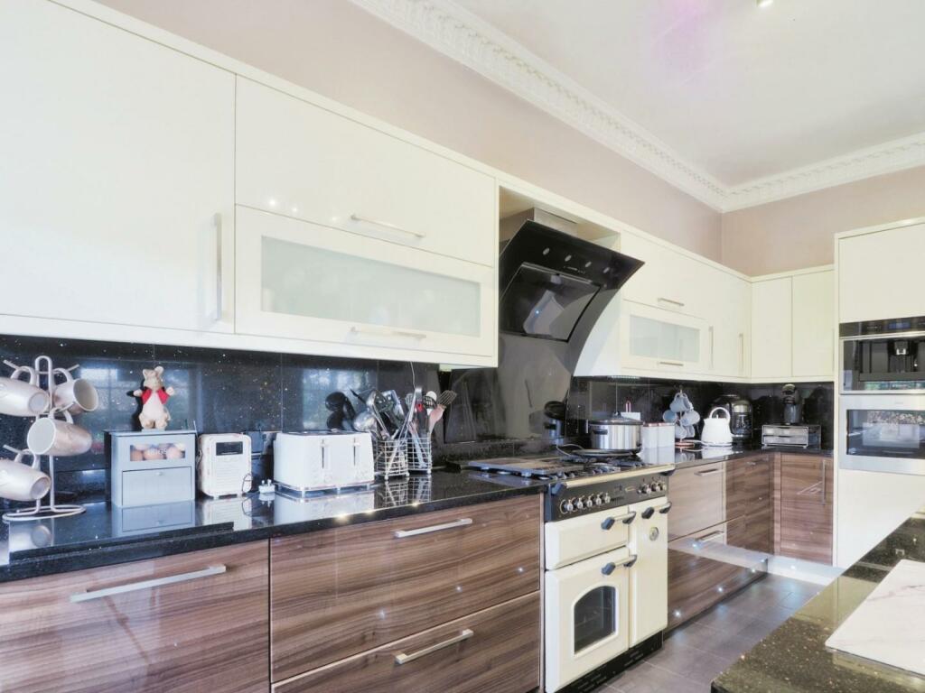 Kitchen / Breakfast Room