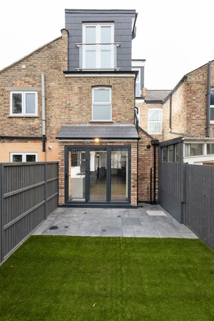 Crescent Road, E17