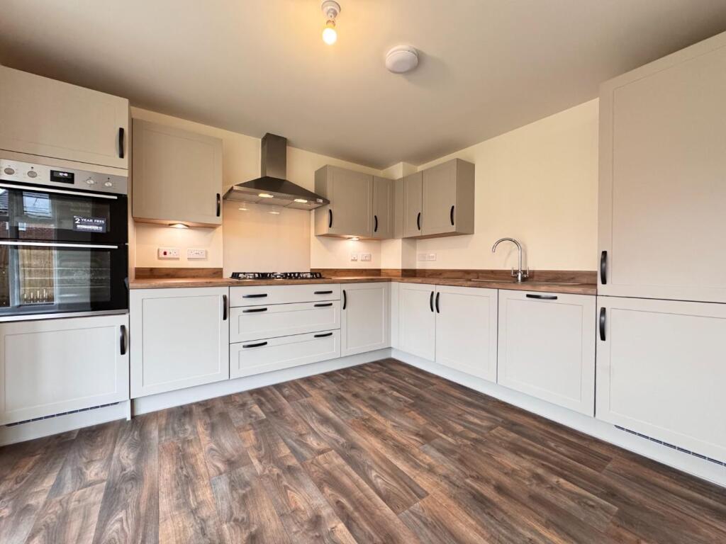 OPEN PLAN KITCHEN/DINER/FAMILY ROOM