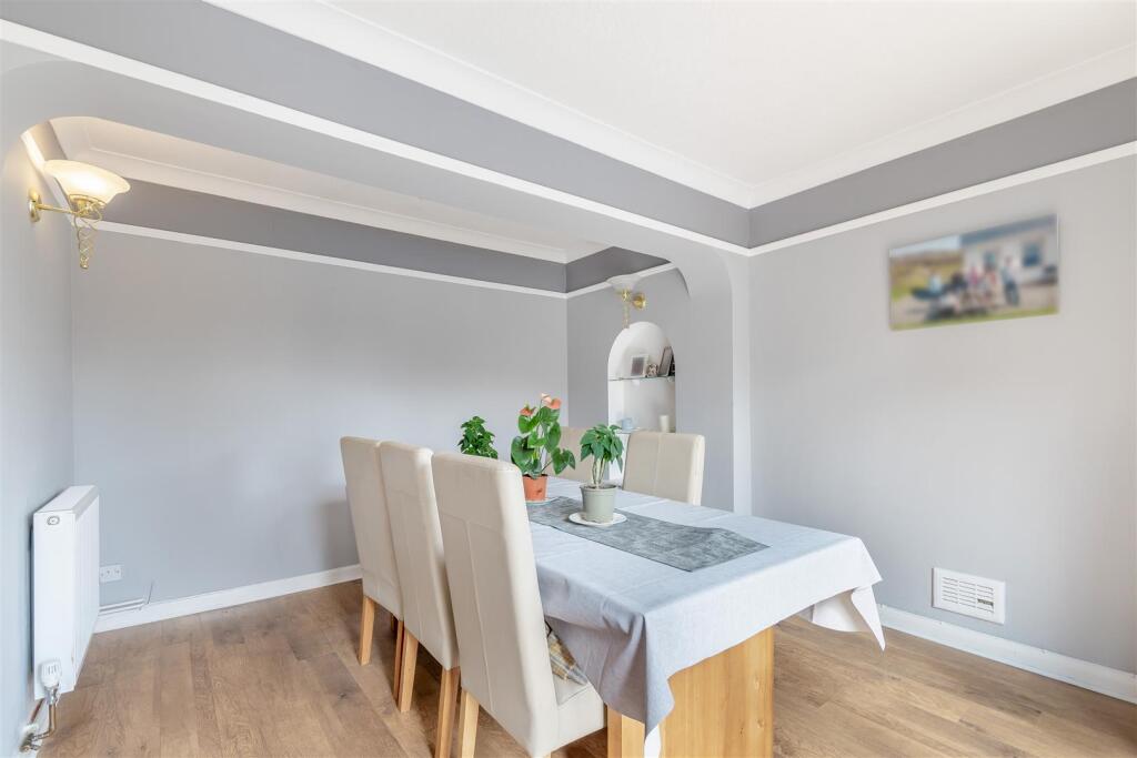 8608373-interior13.jpg