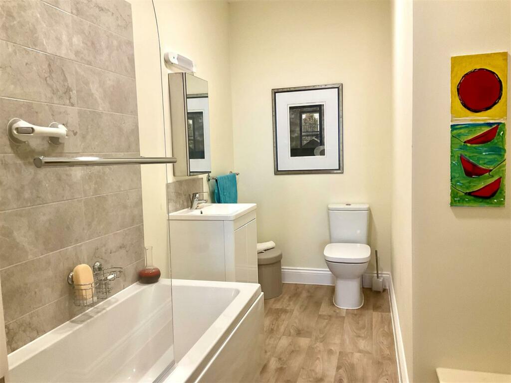 Bathroom.jpg