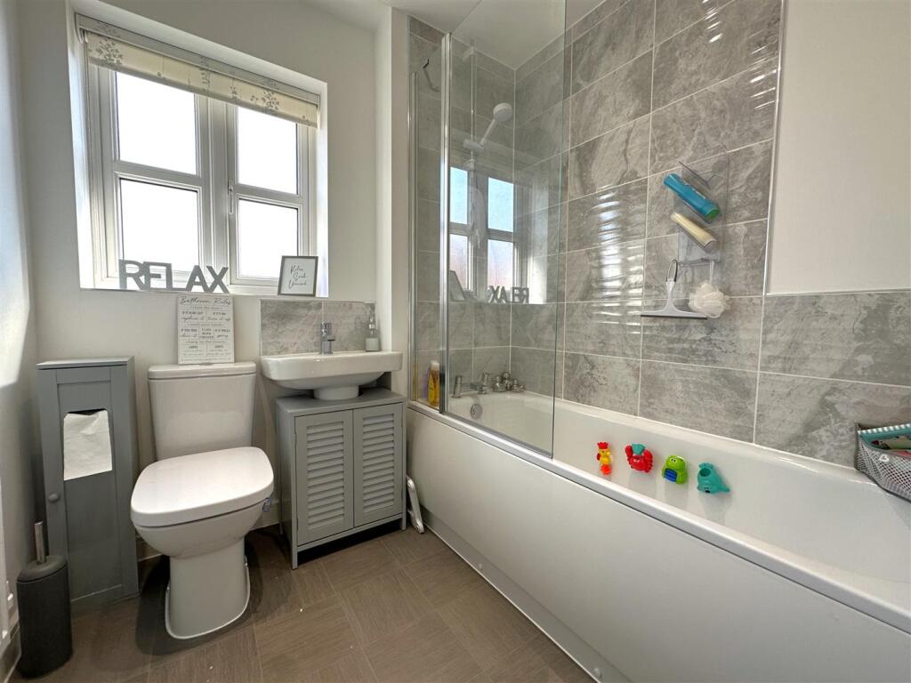 Family Bathroom 965