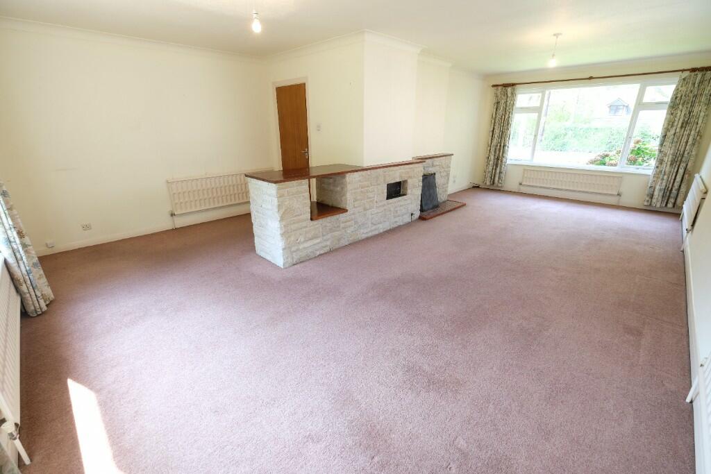 SITTING/DINING ROOM