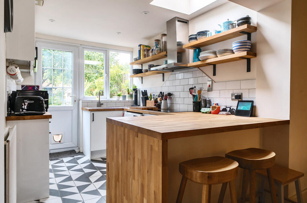 1325773-10-6874d0...