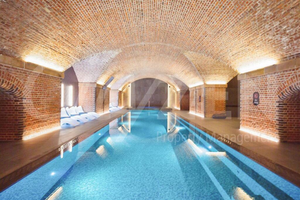 RESIDENTS POOL
