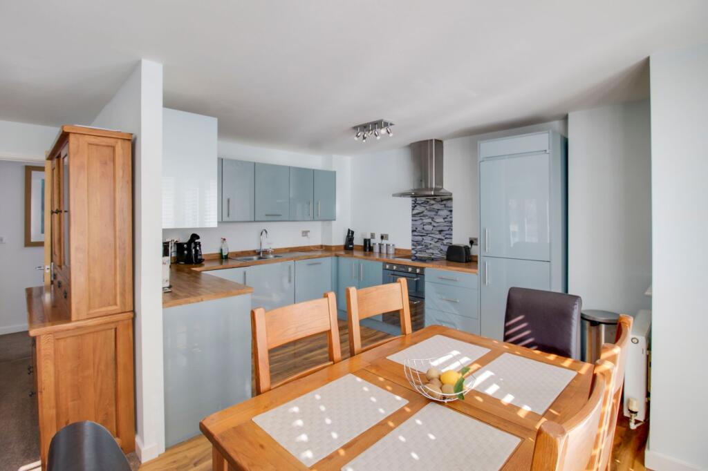 Kitchen / Dining Area