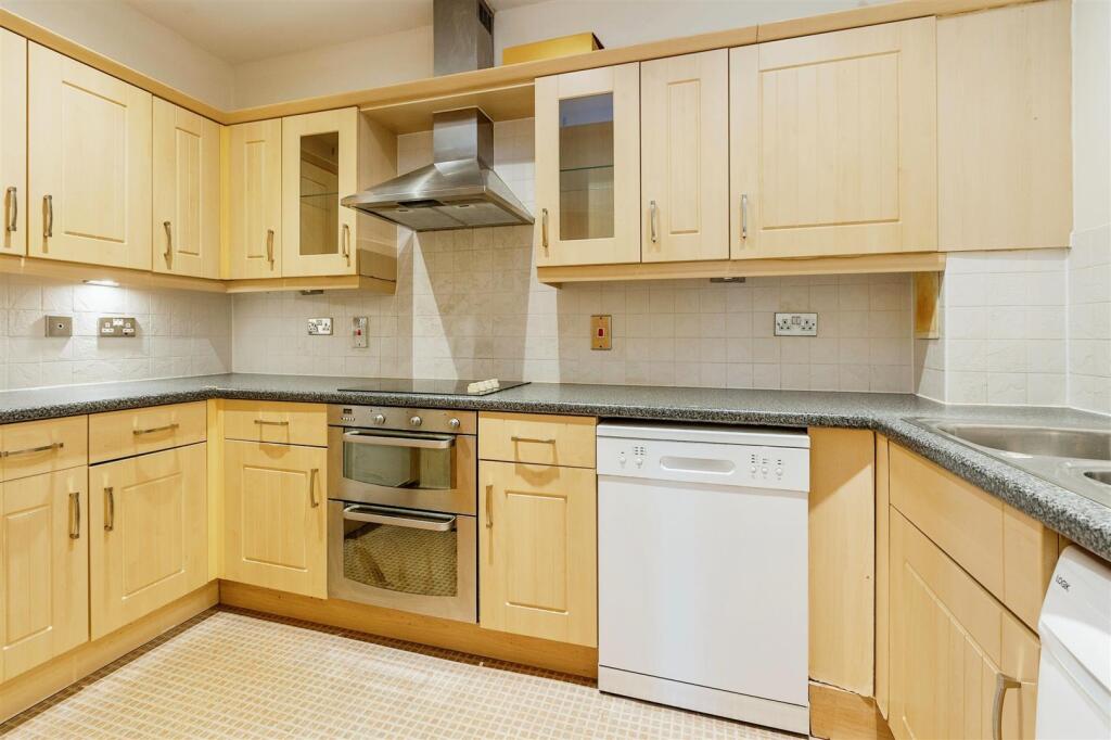 solomonscourt451highroadlondonn120aw-1 (8).jpg