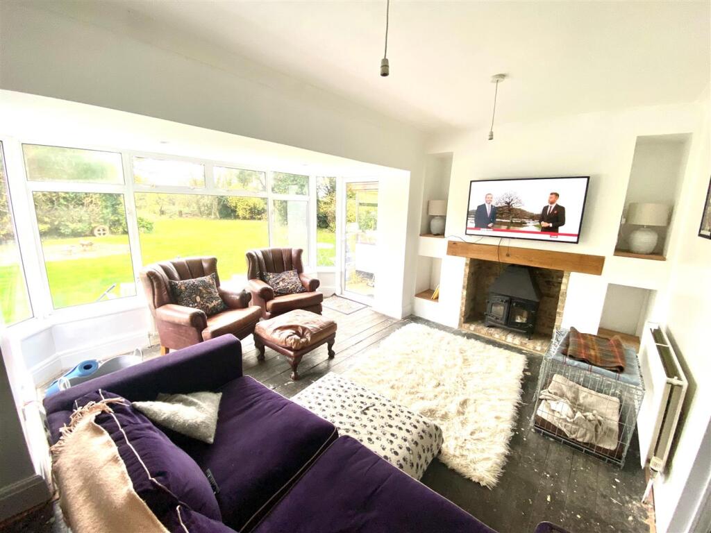 Lounge 18.jpg