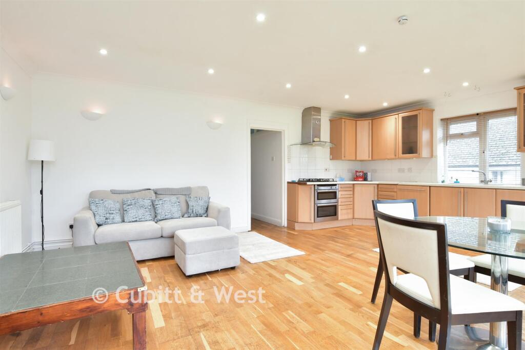 Lounge/ Kitchen