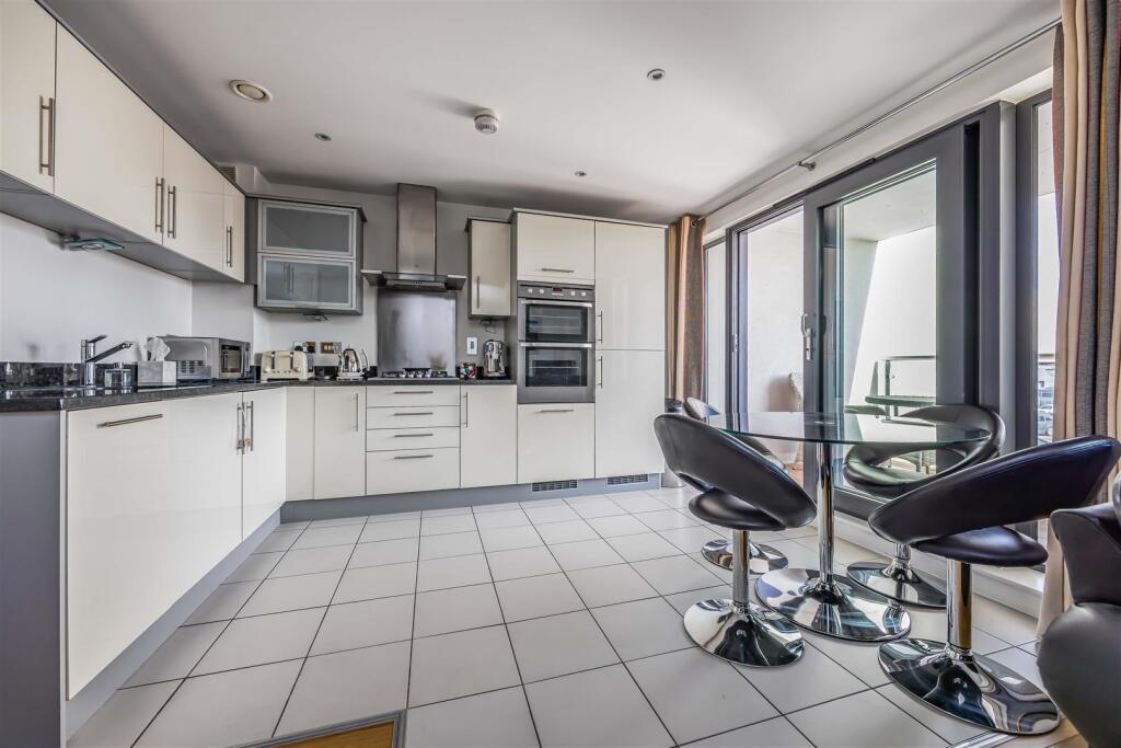 16 Seagers Court, Old Portsmouth-Small-PorticoMark