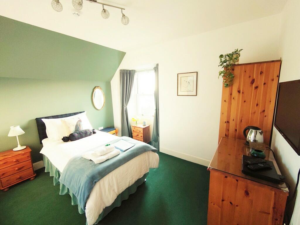 BEDROOM 5