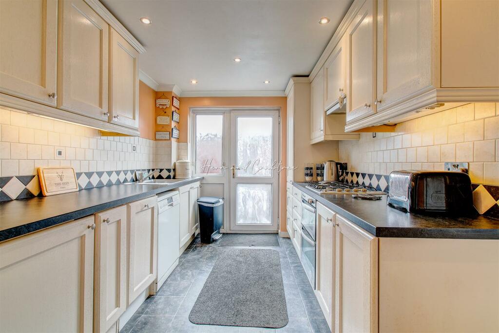 Wellwood, Llanederyrn, HernCrabtre (6).jpg