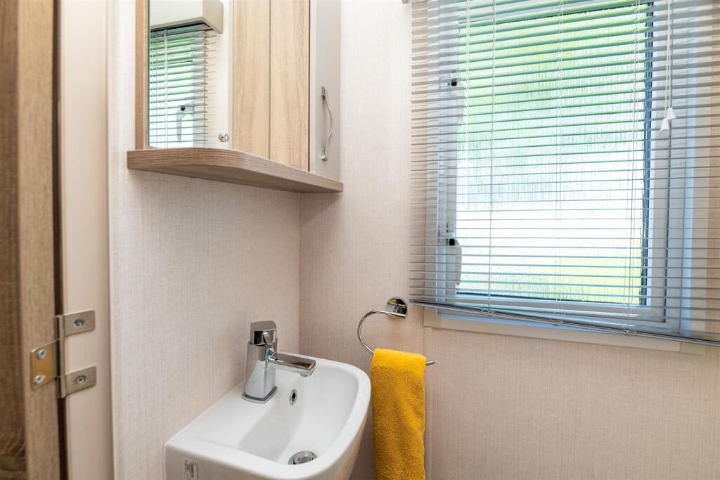Y04-ABERAFON-PARK-BEDROOM-1E.jpg