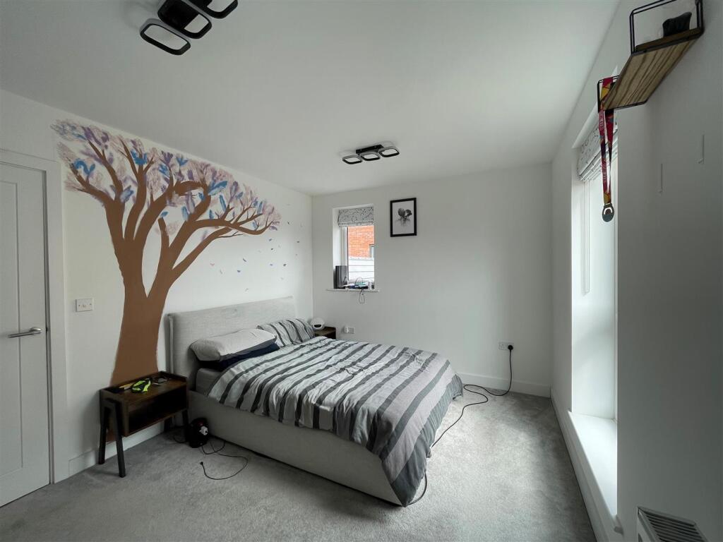 48 Wren Way - Bed 1.jpg