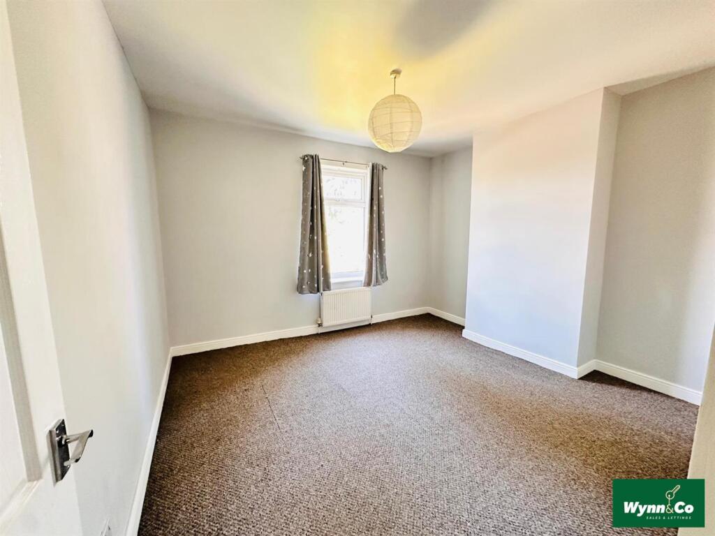 Bedroom 1.jpg