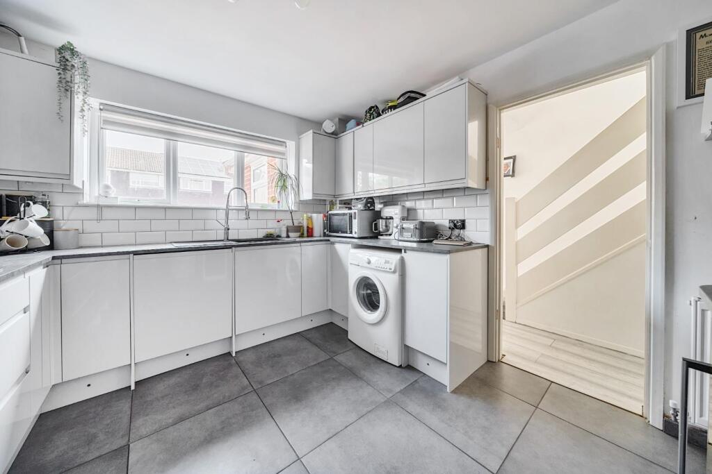 25-682308561c812-1293939-ARW-2525-682308561c812-12