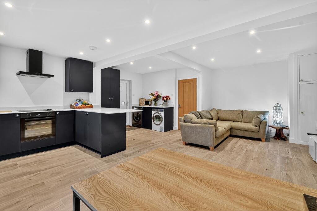 Lounge/Kitchen (1)