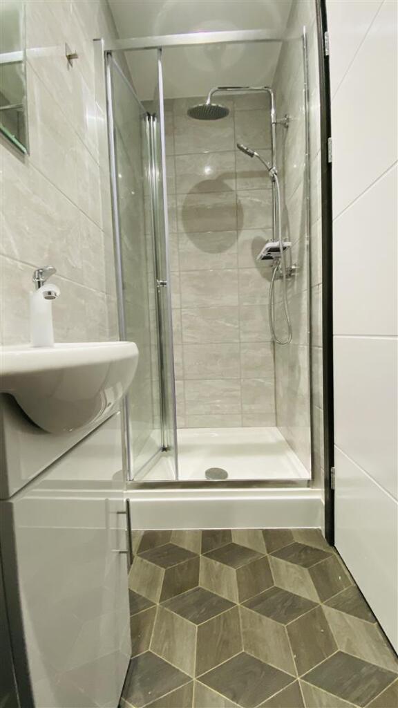 Room 2 En-suite