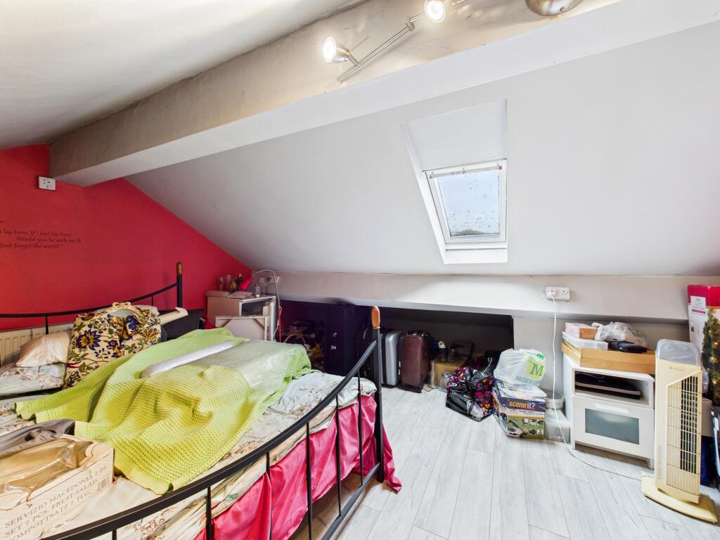 CAM05192G0-PR0167-STILL041