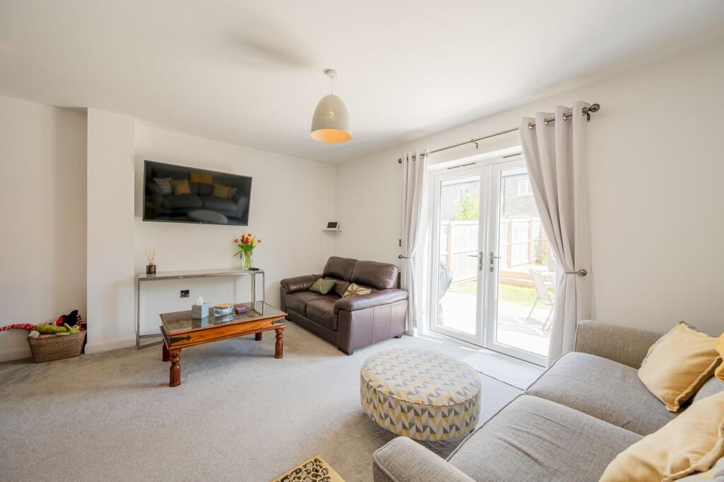 KITCHEN DINER AND LOUNGE