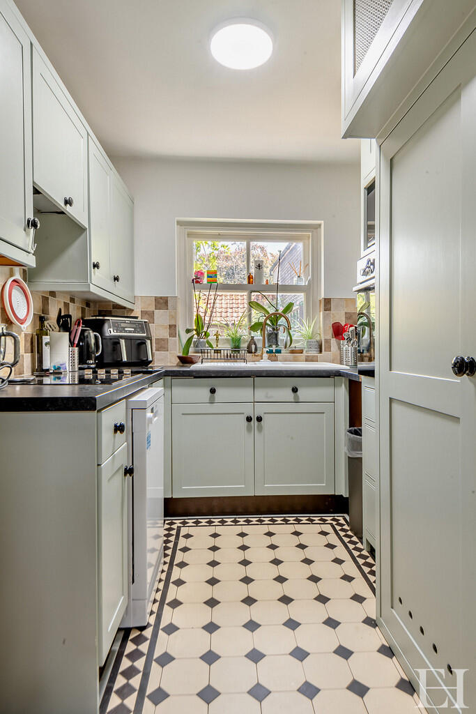 8651484-interiorW...