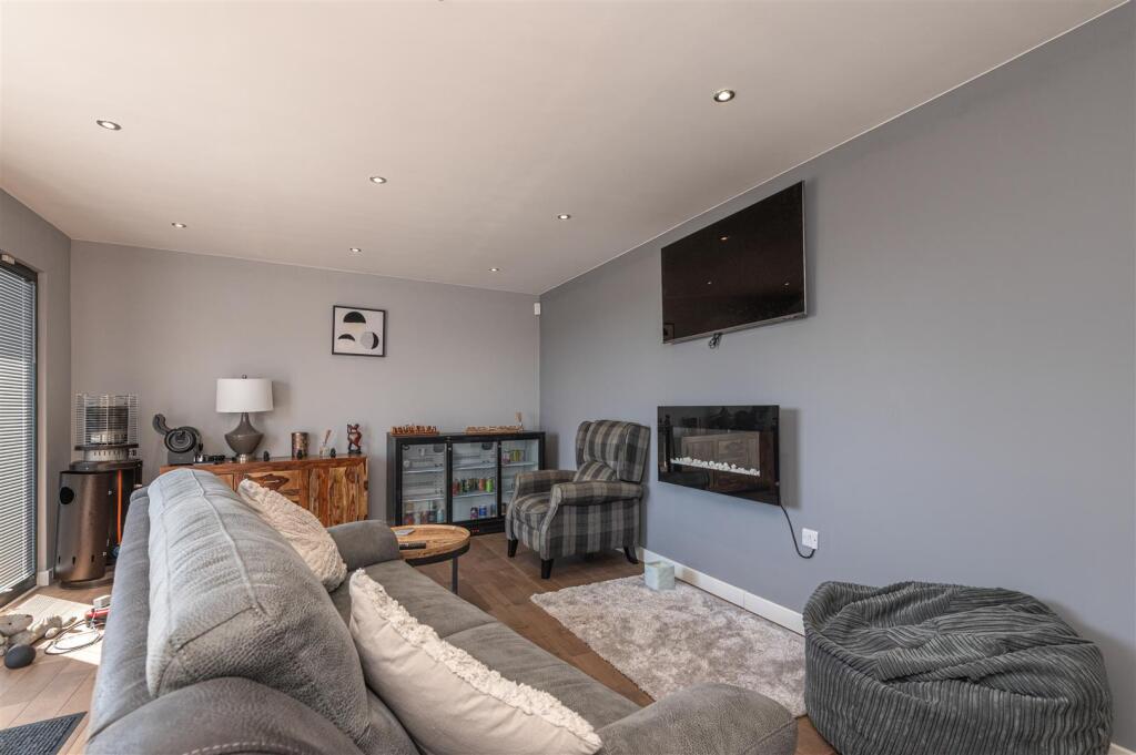 27 - 15 Pontefract Road S72 8AY.jpg