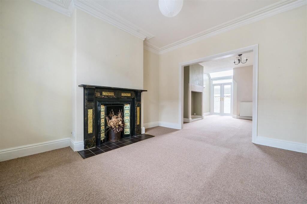 FRONT RECEPTION ROOM