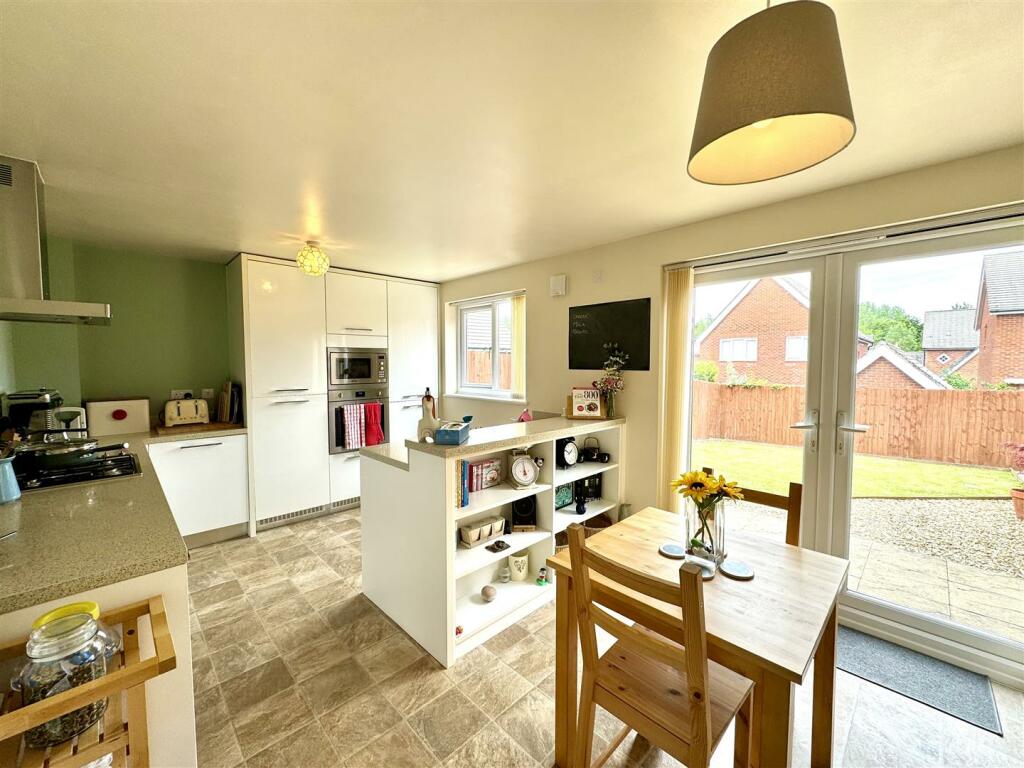 OPEN PLAN KITCHEN/DINER