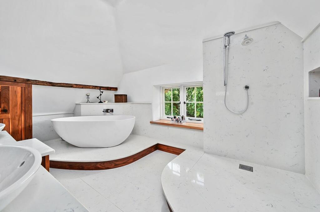 Tickham Cottage ME90HS (29).jpg