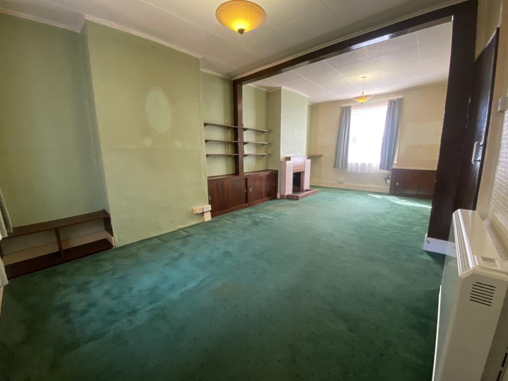 LOUNGE/DINING ROOM