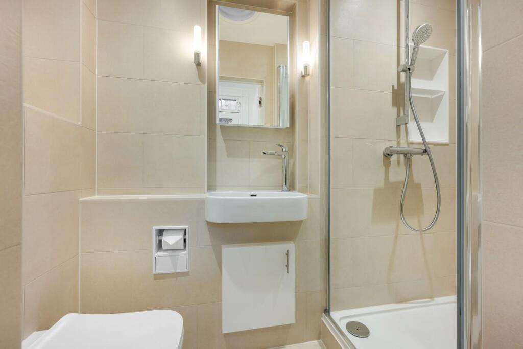 BATHROOM 1.jpg