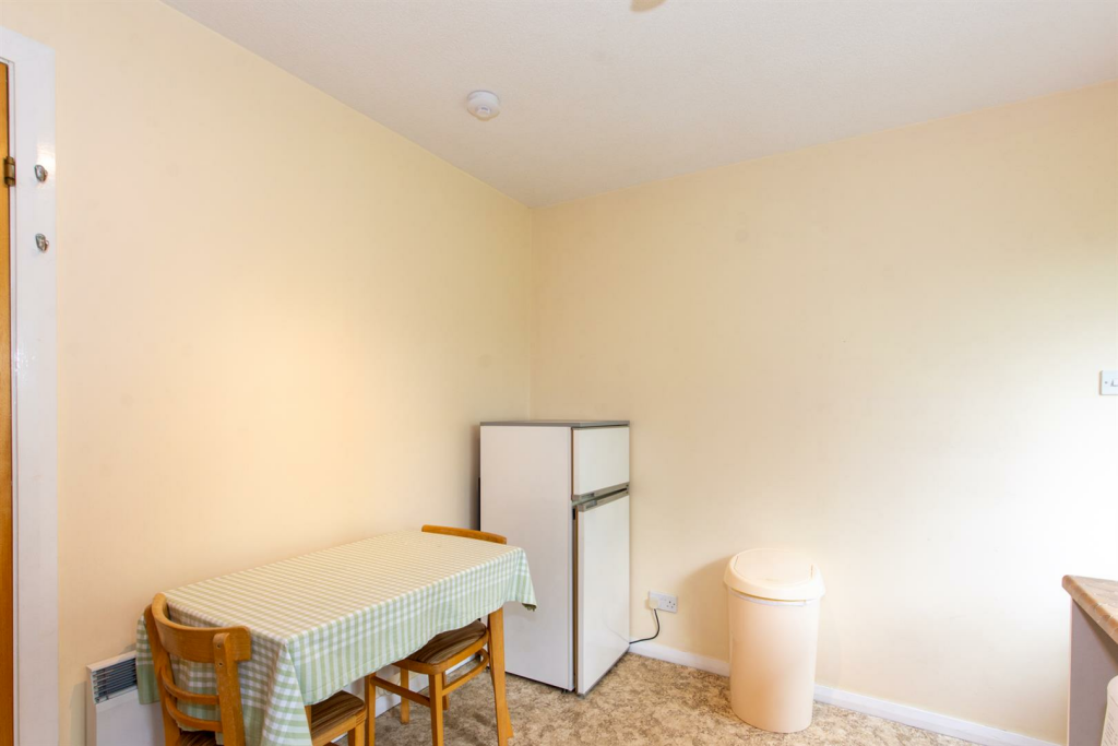 KITCHEN / DINING AREA