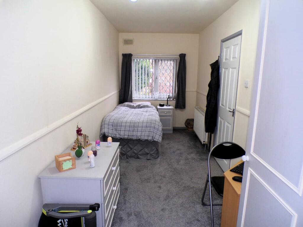 PauldenDv12bed3.JPG