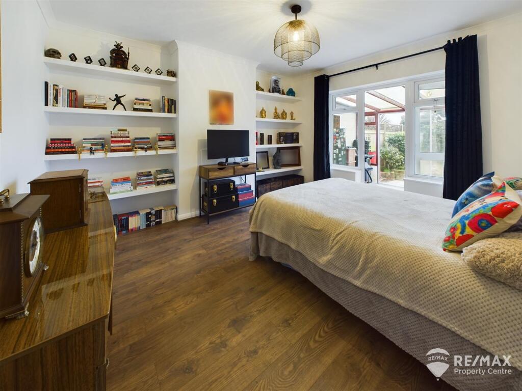 Bedroom 1.jpg