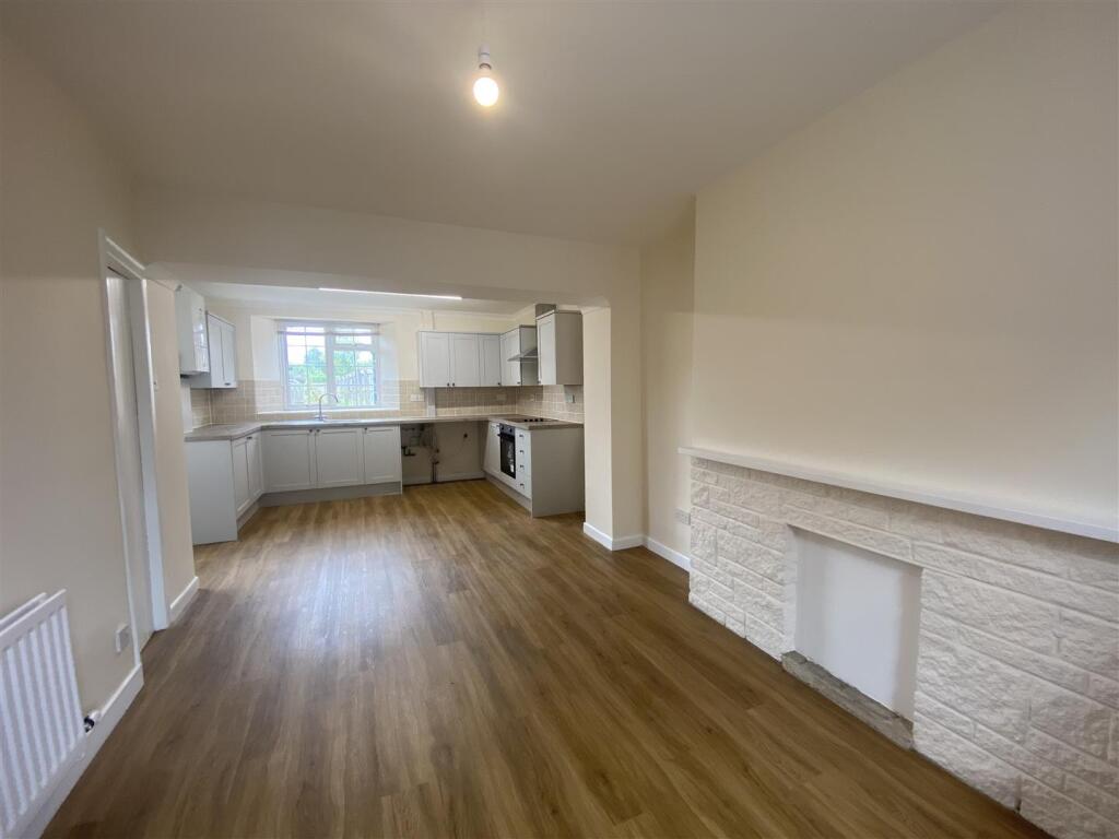 Open plan to kitchen