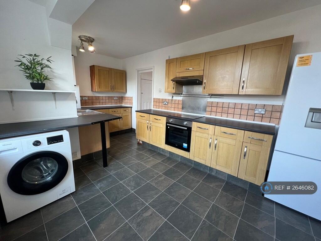 Kitchen/ Dining Area
