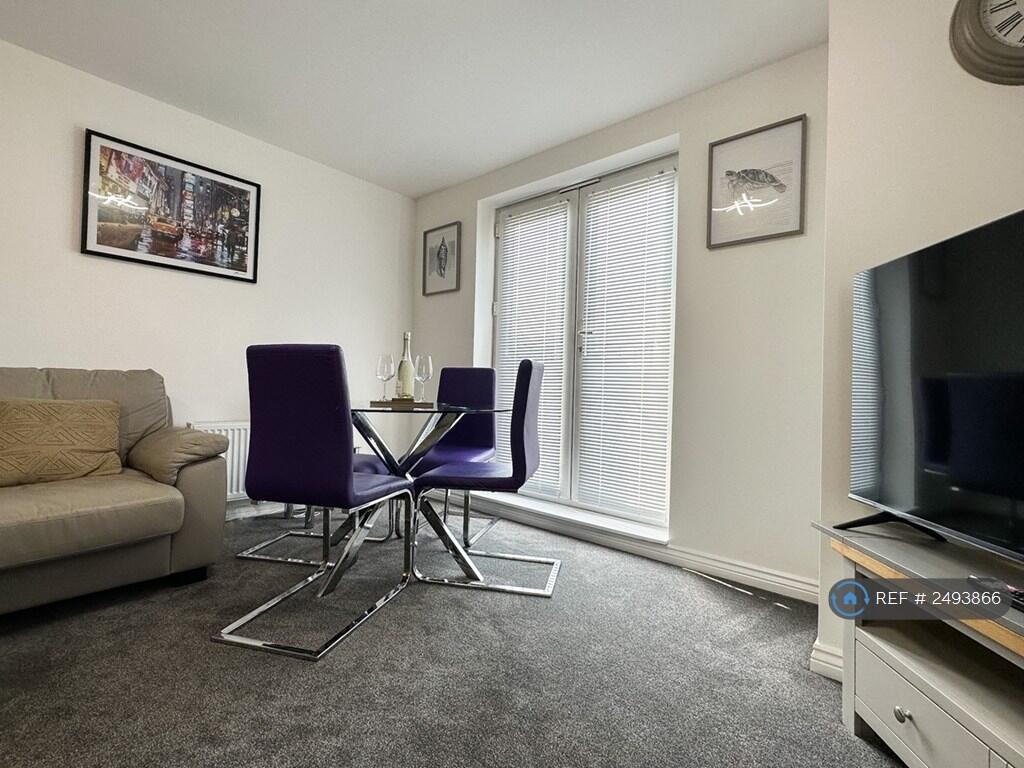 Lounge / Dining