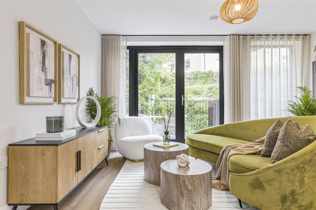 E13 show home