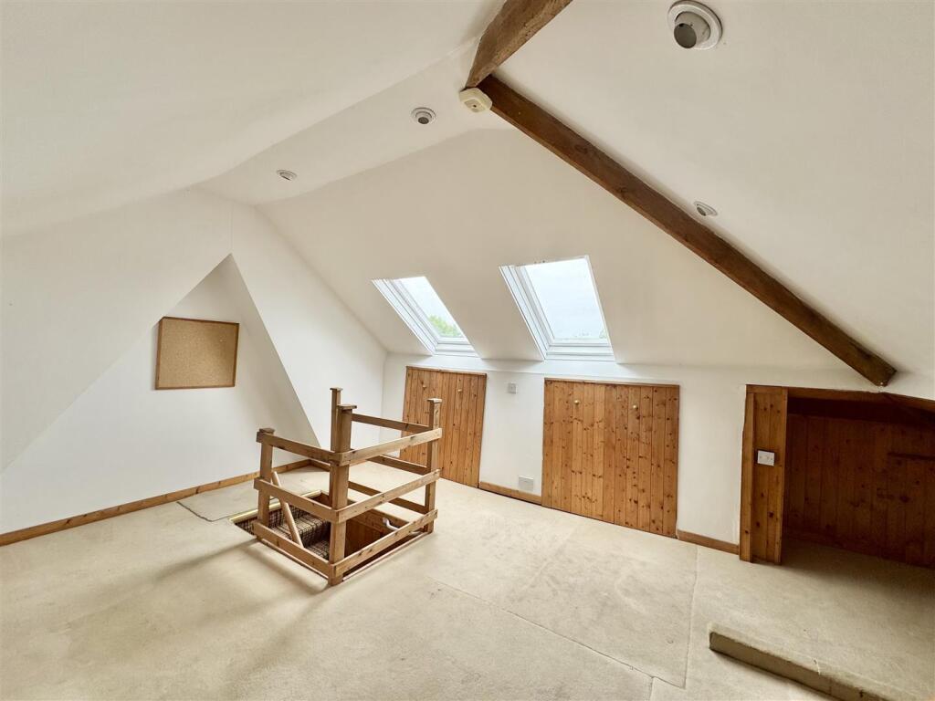 LOFT ROOM