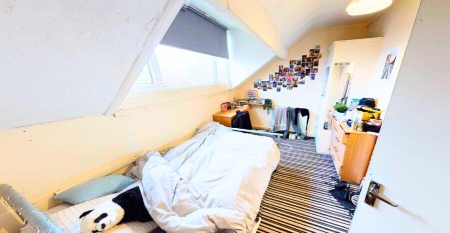 Bright and cozy single bedroom with a large win...