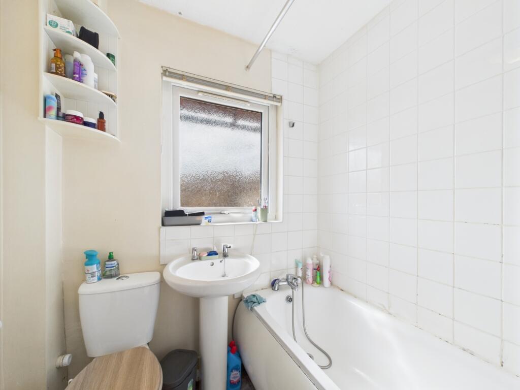 CAM01909G0-PR0359-STILL009