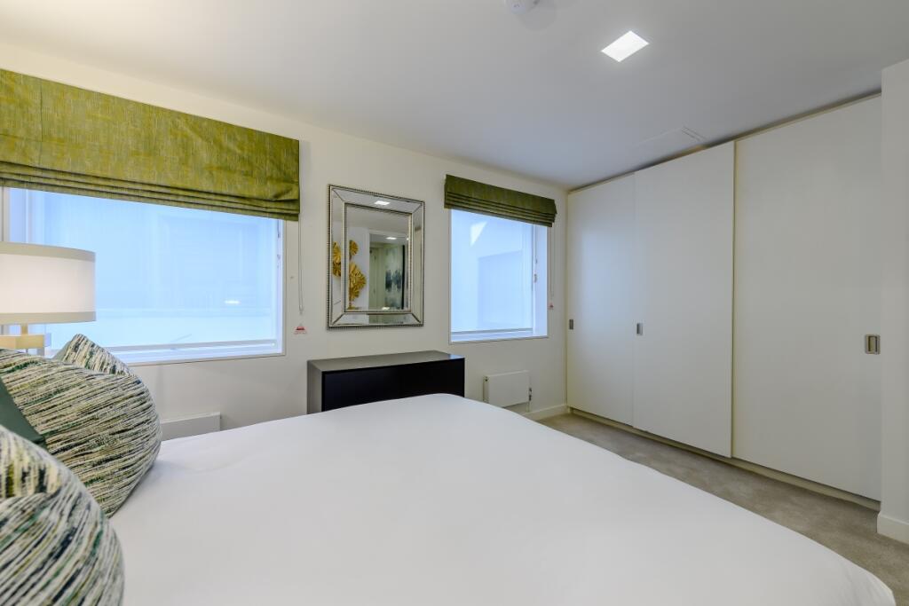 8451019-interior02