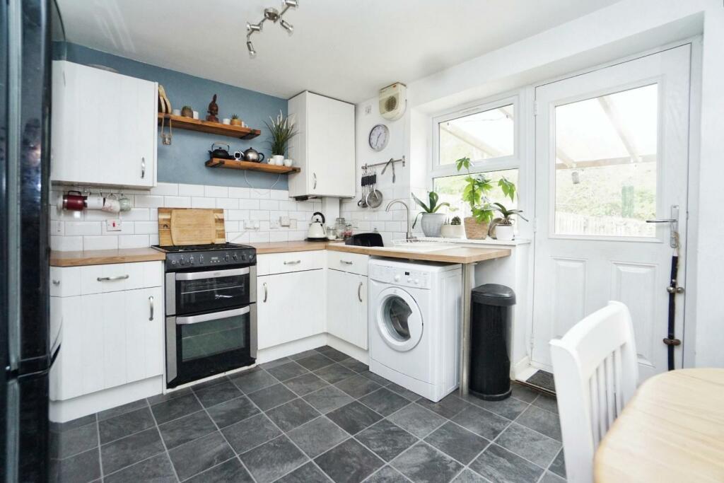 KITCHEN / DINER