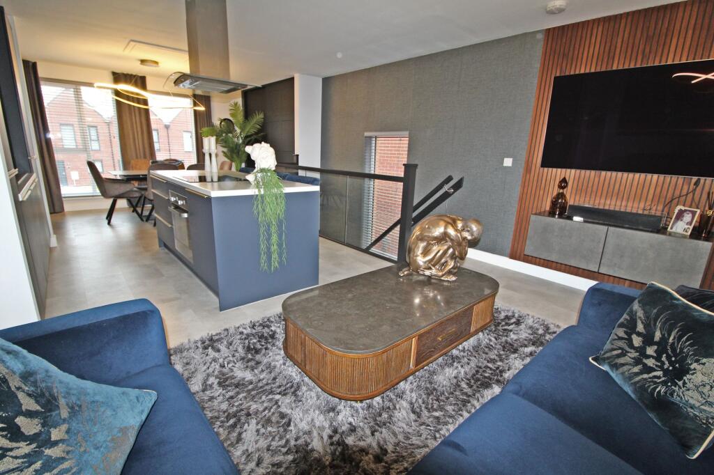Lounge/ Kitchen